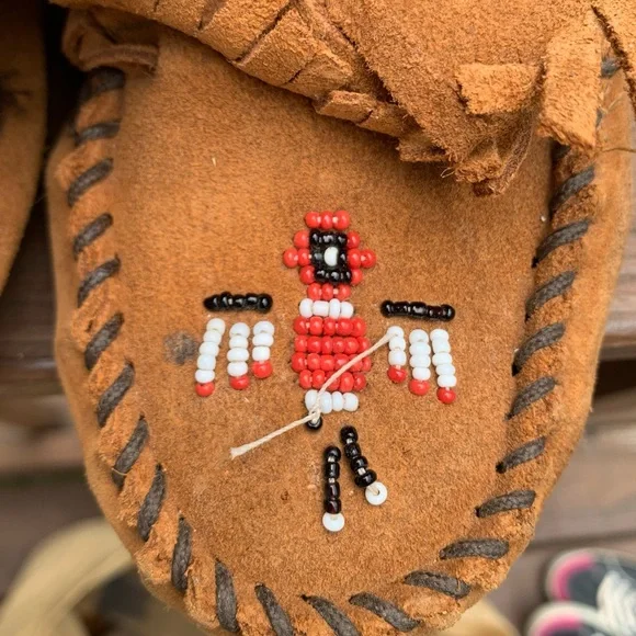 Minnetonka Tan Moccasins with Beaded Design - Picture 3 of 9